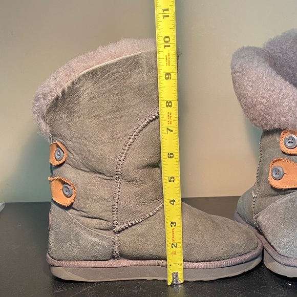 Emu Charcoal Boots with Camel Button Details. Ladies size 6 - Picture 10 of 13